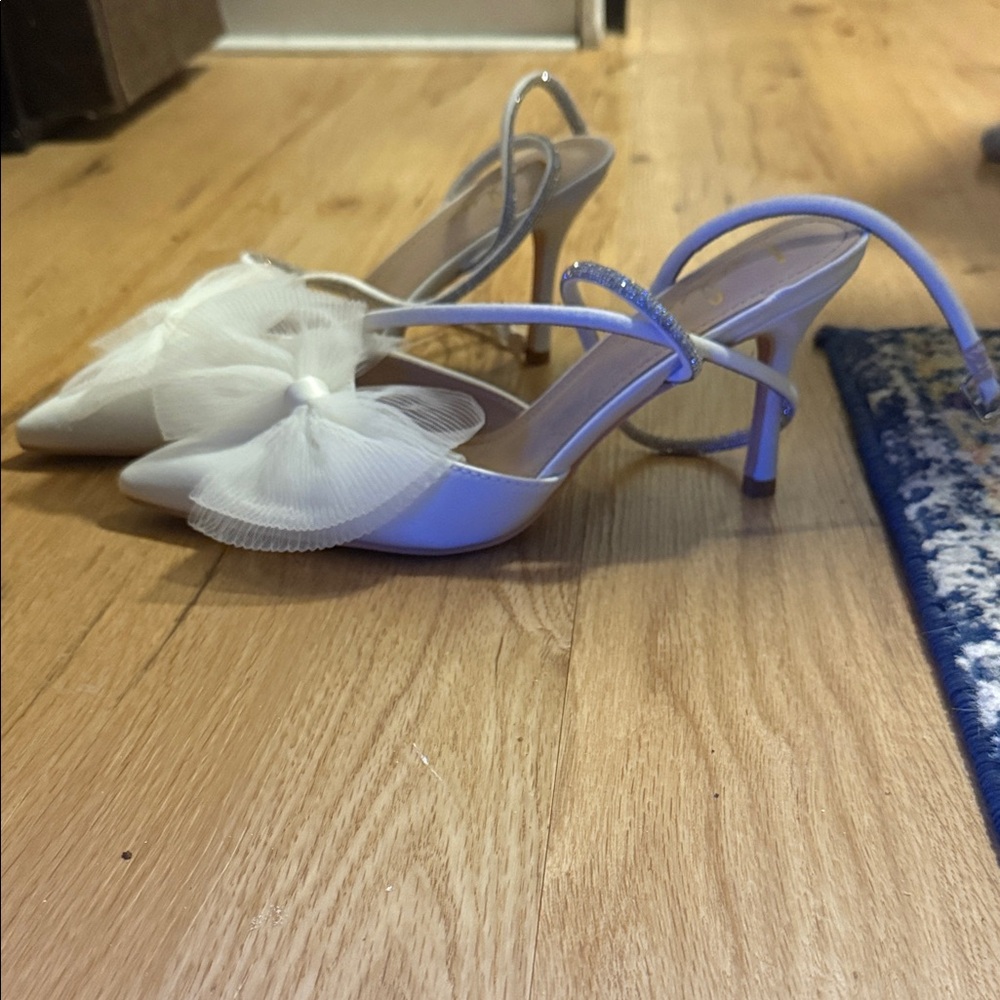 Lulu's White Bow Heels with Silver Straps - Picture 2 of 2